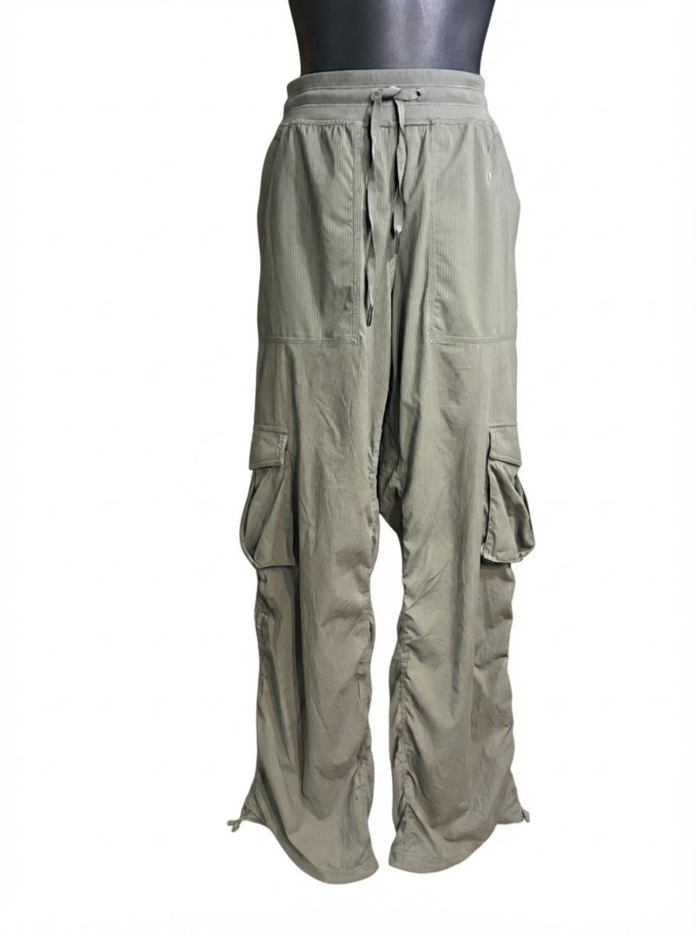 lululemon Lightweight Adjustable Mid-Rise Cargo Pants small
